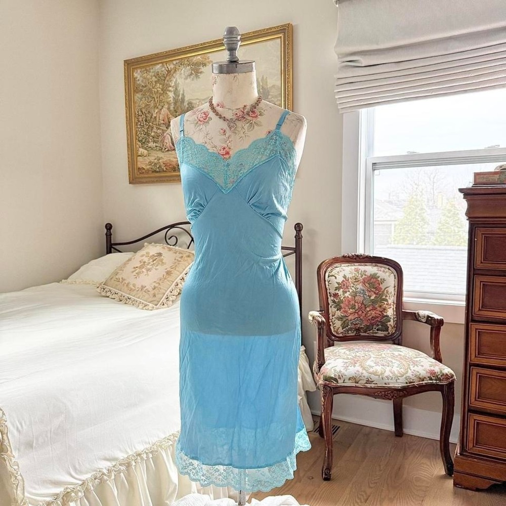 blue lace‎ slip dress  60s blue lace slip - Picture 2 of 5
